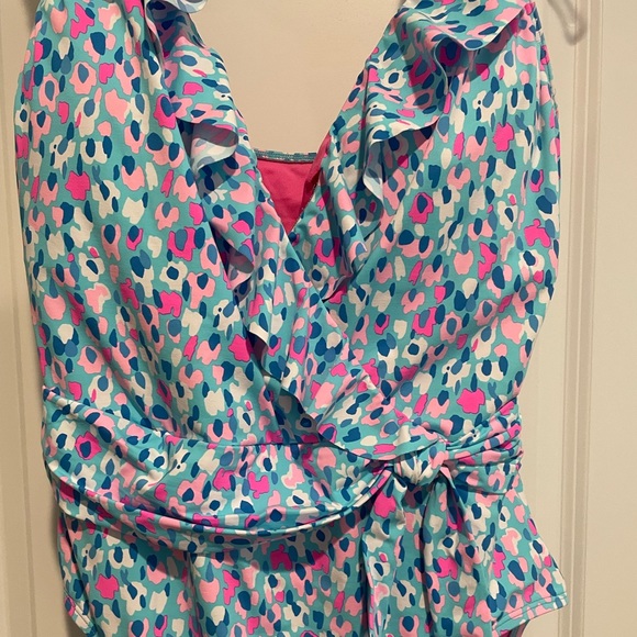 EUC Lilly Pulitzer, size 14 one piece - Picture 2 of 5